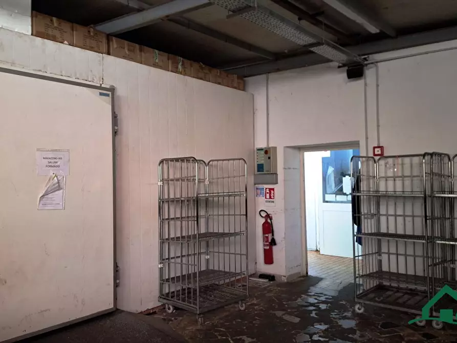 Immagine 3 di Attività artigianale in vendita  210 a Messina