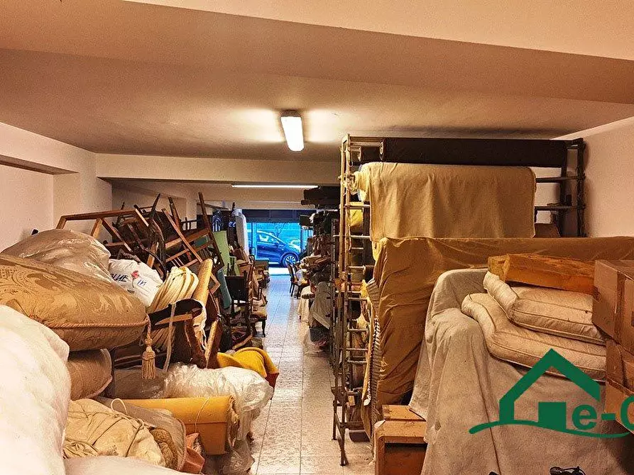 Immagine 10 di Negozio in vendita  71 a Messina