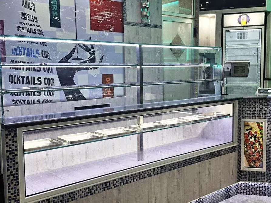 Immagine 6 di Negozio in vendita  33 a Messina