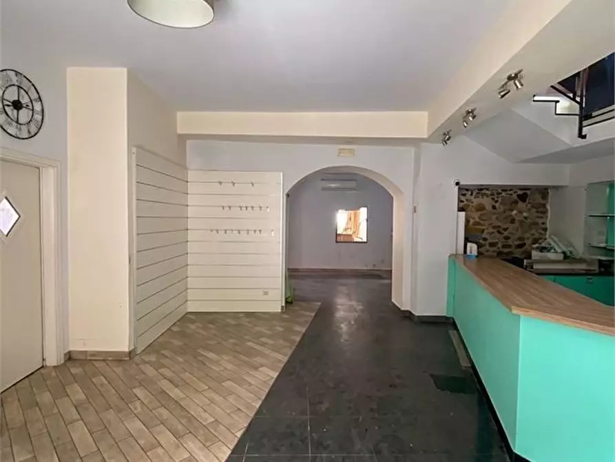 Immagine 5 di Negozio in vendita  629 a Torregrotta