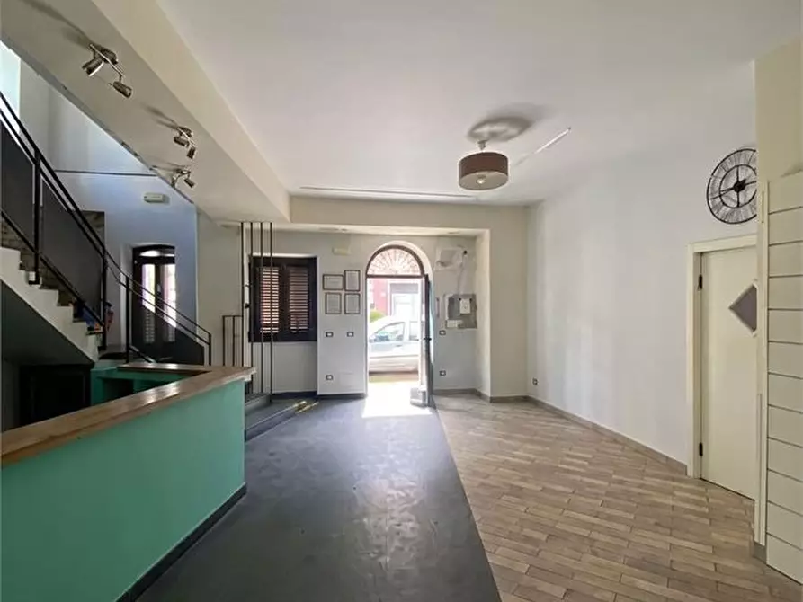 Immagine 6 di Negozio in vendita  629 a Torregrotta