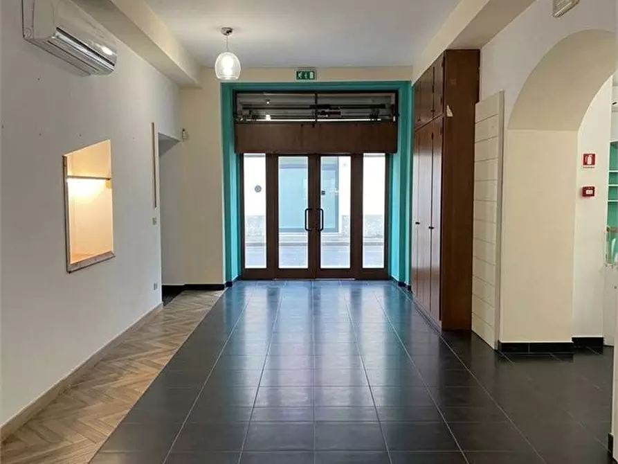Immagine 8 di Negozio in vendita  629 a Torregrotta