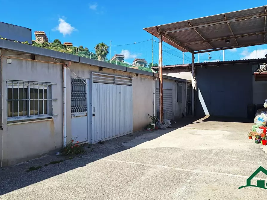 Immagine 1 di Magazzino in vendita  210 a Messina
