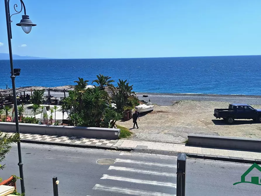 Immagine 1 di Palazzo in vendita  137 a Nizza Di Sicilia