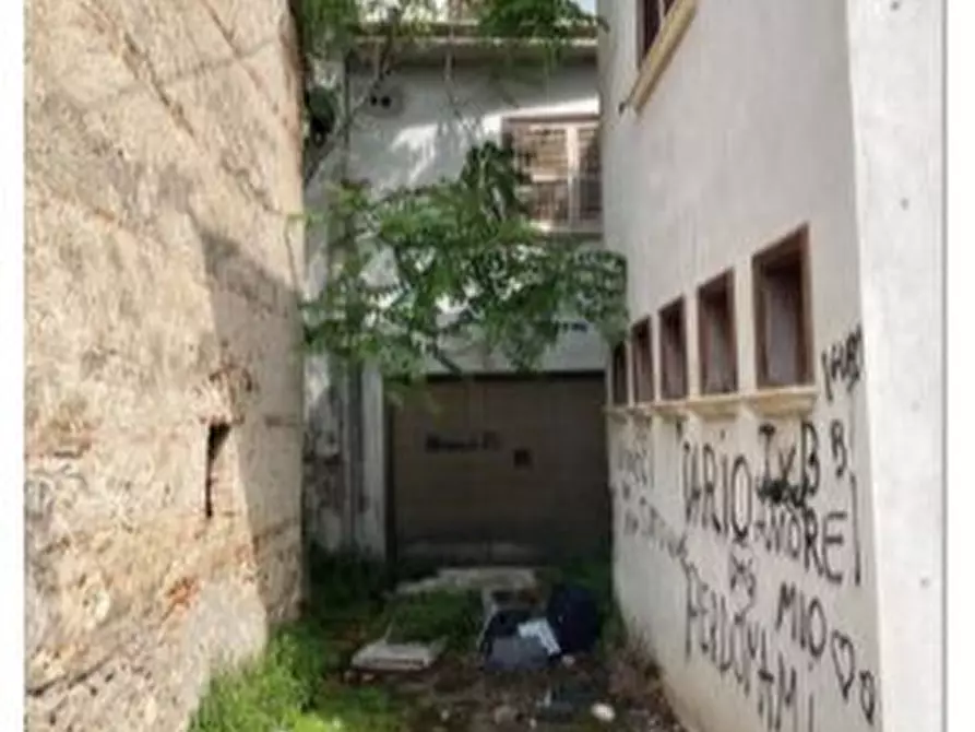 Immagine 9 di Appartamento in vendita  10 a L'aquila
