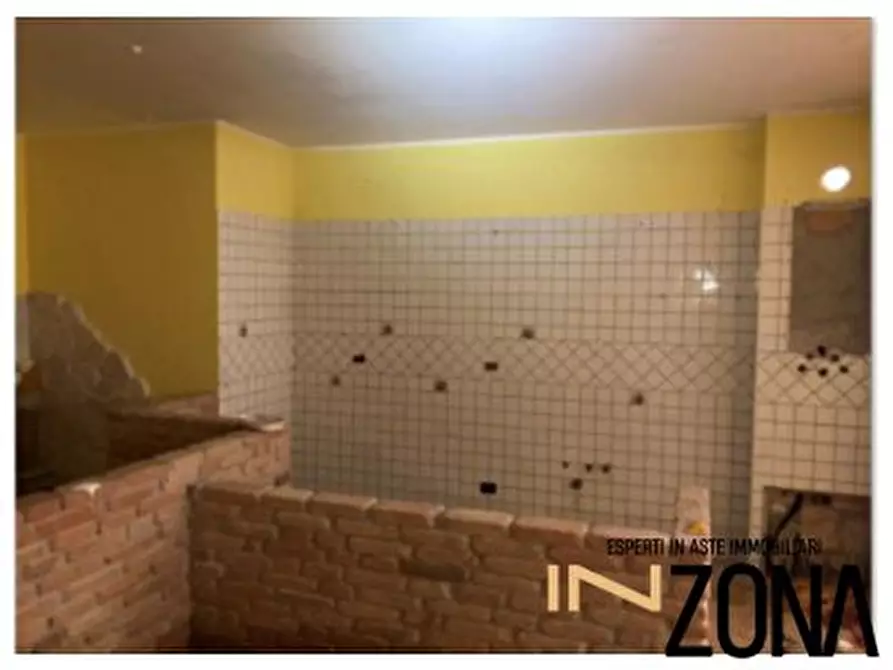 Immagine 10 di Appartamento in vendita  10 a L'aquila