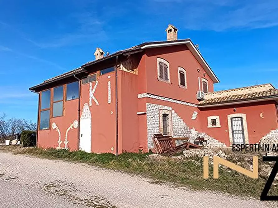 Immagine 1 di Villa in vendita  a Mosciano Sant'angelo