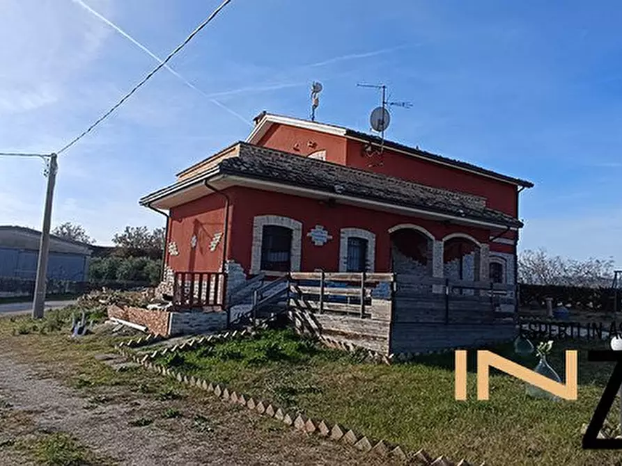 Immagine 5 di Villa in vendita  a Mosciano Sant'angelo