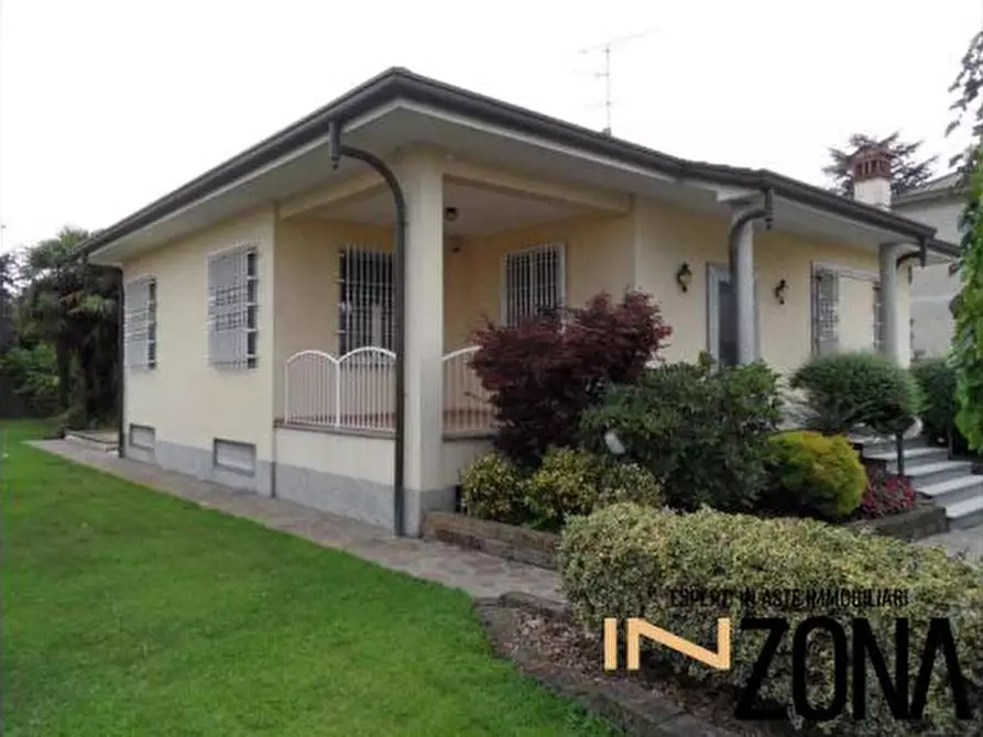 Immagine 1 di Villa in vendita  2 a Monza
