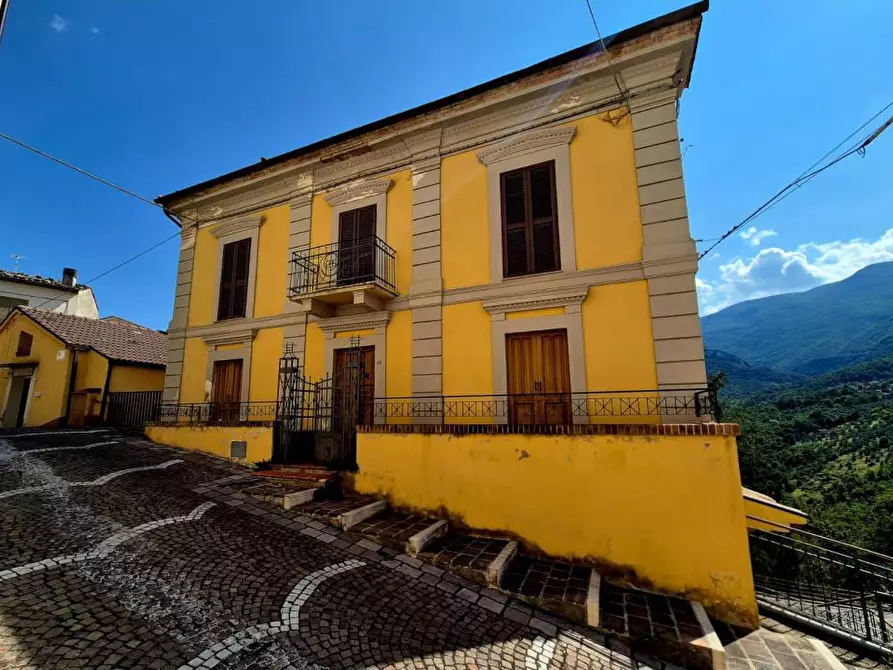Immagine 1 di Villa in vendita  27 a Farindola