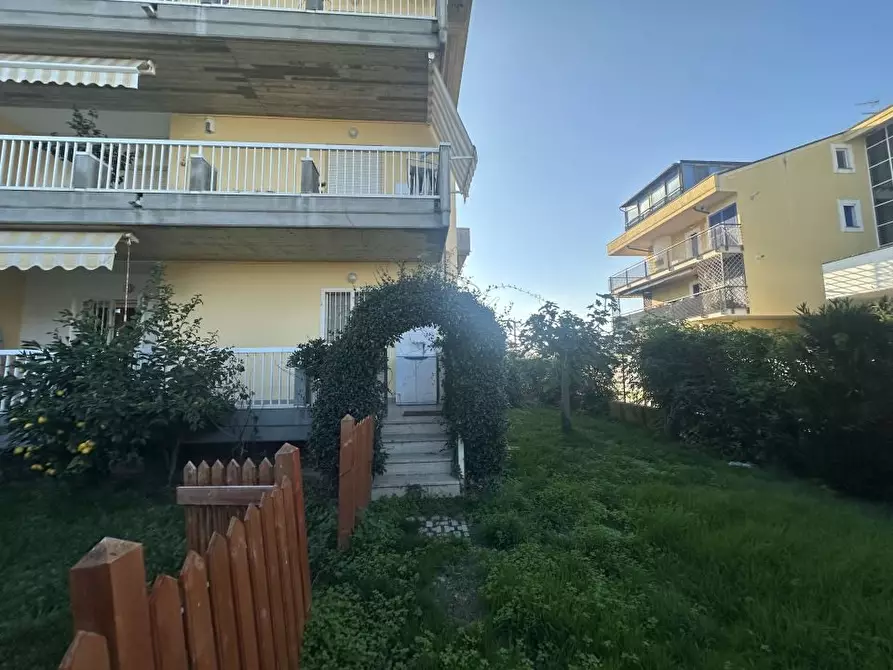 Immagine 10 di Appartamento in vendita  snc a Roseto Degli Abruzzi