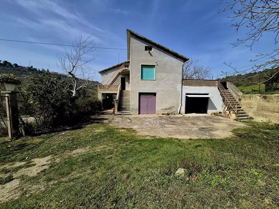 Immagine 1 di Villa in vendita  a Loreto Aprutino