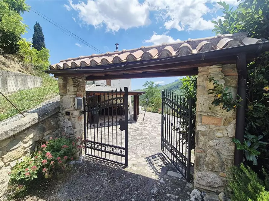 Immagine 8 di Villa in vendita  52 a Farindola