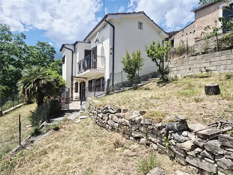 Immagine 2 di Villa in vendita  52 a Farindola