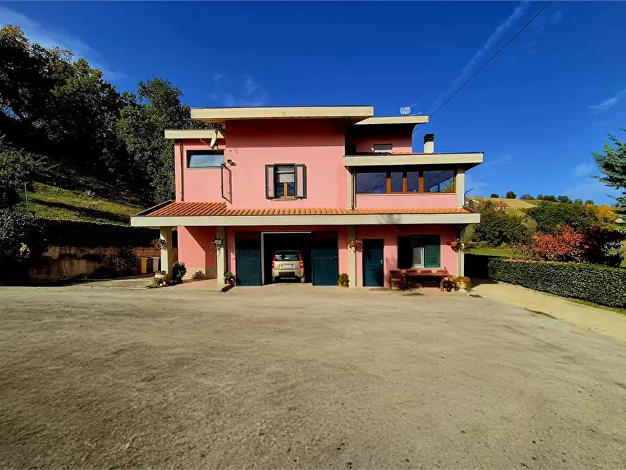 Immagine 5 di Villa in vendita  38 a Castiglione Messer Raimondo