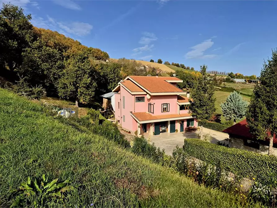 Immagine 4 di Villa in vendita  38 a Castiglione Messer Raimondo