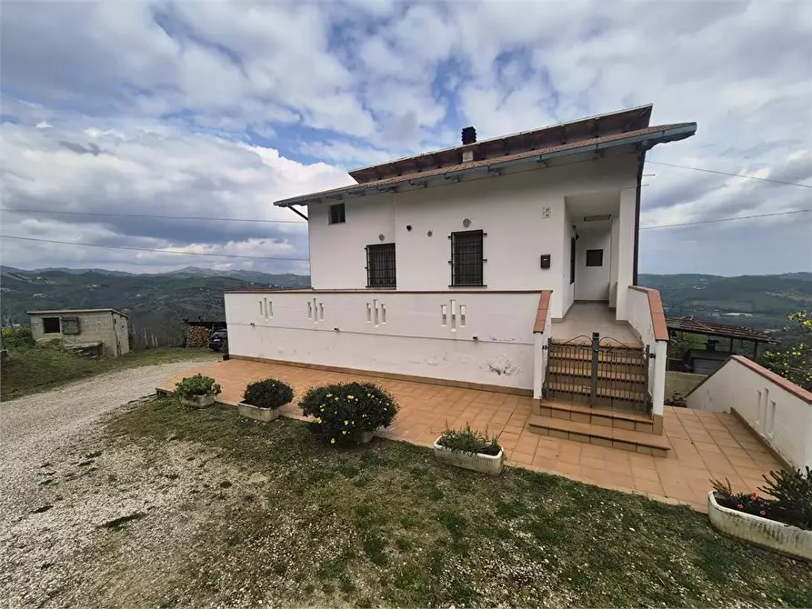 Immagine 5 di Villa in vendita  a Castiglione Messer Raimondo
