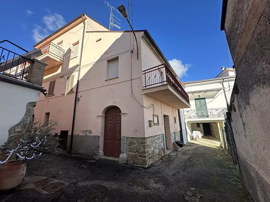 Immagine 1 di Villa in vendita  snc a Colledara