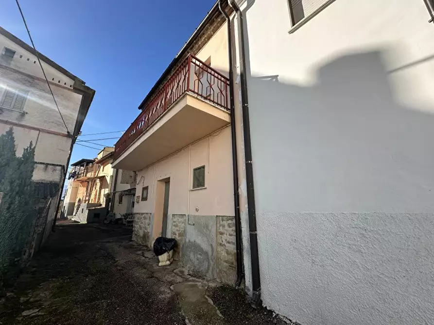 Immagine 5 di Villa in vendita  snc a Colledara