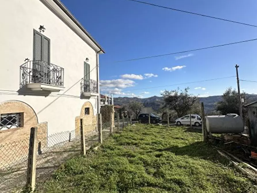 Immagine 8 di Villa in vendita  snc a Colledara