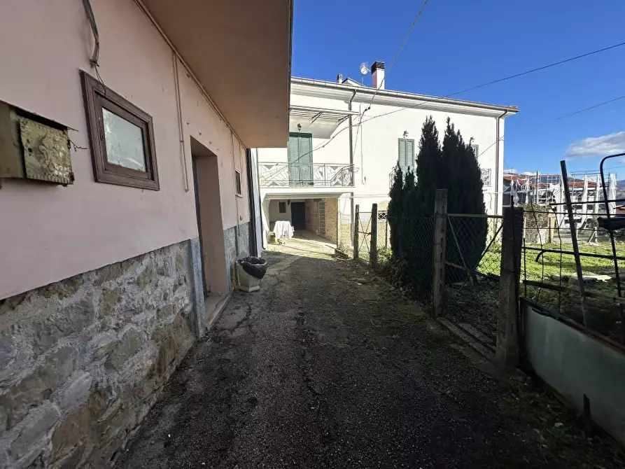 Immagine 2 di Villa in vendita  snc a Colledara