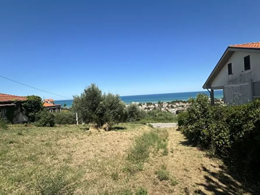 Immagine 4 di Villa in vendita  9 a Giulianova