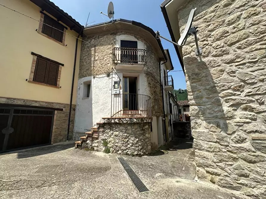 Immagine 1 di Casa semindipendente in vendita  20 a Isola Del Gran Sasso D'italia