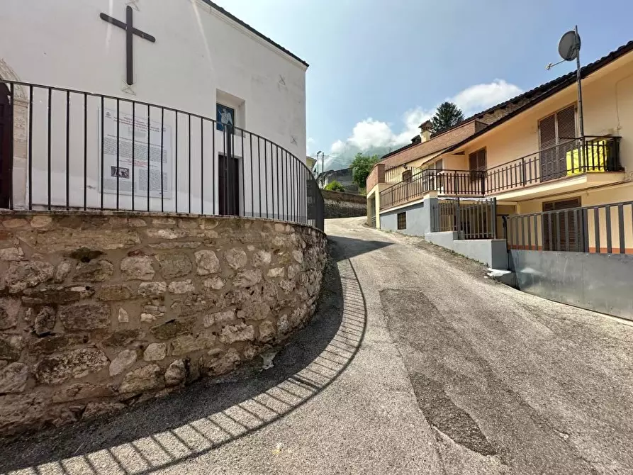 Immagine 2 di Casa semindipendente in vendita  20 a Isola Del Gran Sasso D'italia