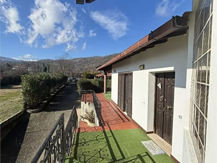 Immagine 9 di Villa in vendita  a Colledara