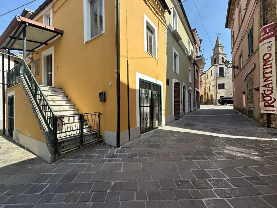Immagine 2 di Villa in vendita  19 a Bellante