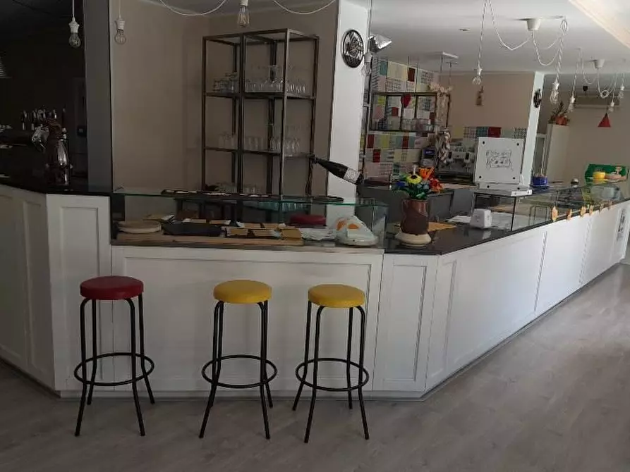 Immagine 5 di Negozio in vendita  75 a Casoli