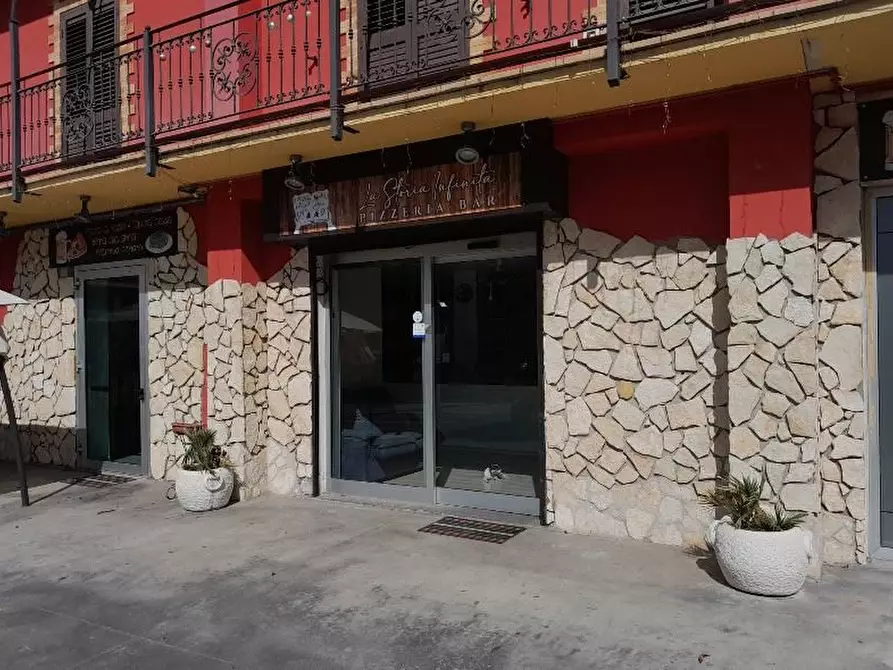 Immagine 1 di Negozio in vendita  75 a Casoli