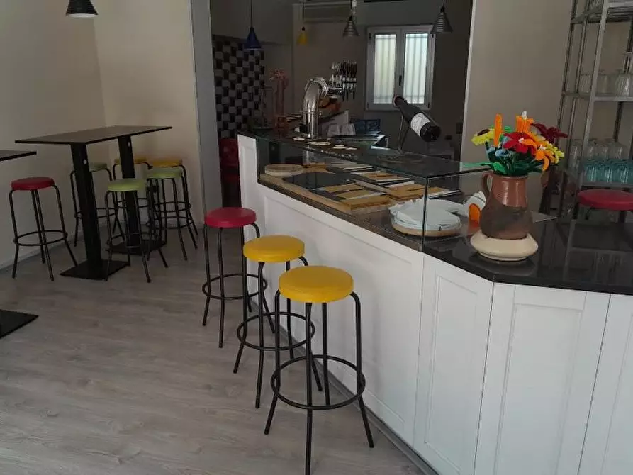 Immagine 6 di Negozio in vendita  75 a Casoli