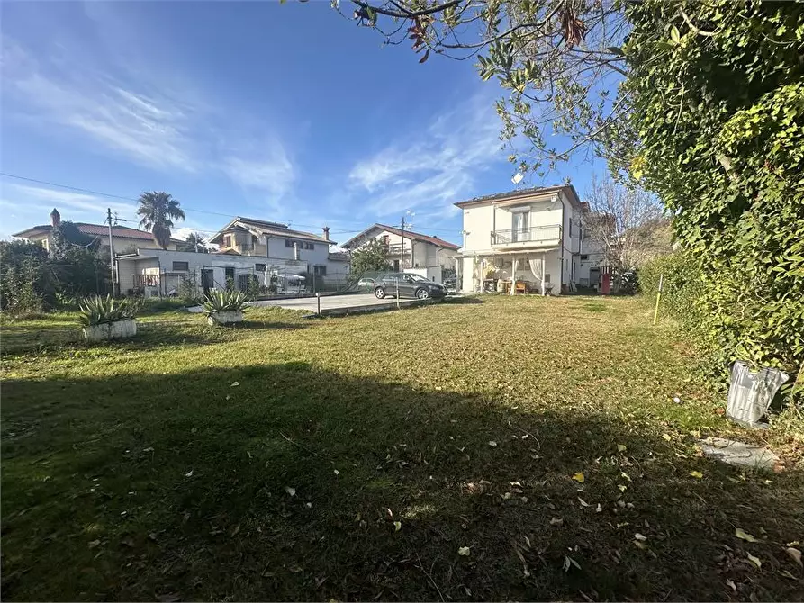 Immagine 9 di Terreno in vendita  a Castellalto