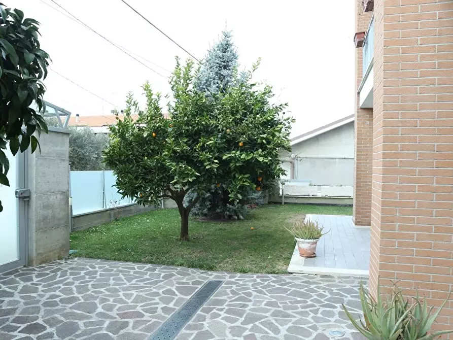 Immagine 5 di Villa in vendita  43 a San Giovanni Teatino
