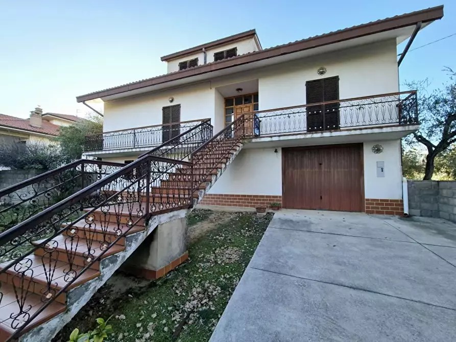 Immagine 1 di Villa in vendita  16 a Filetto