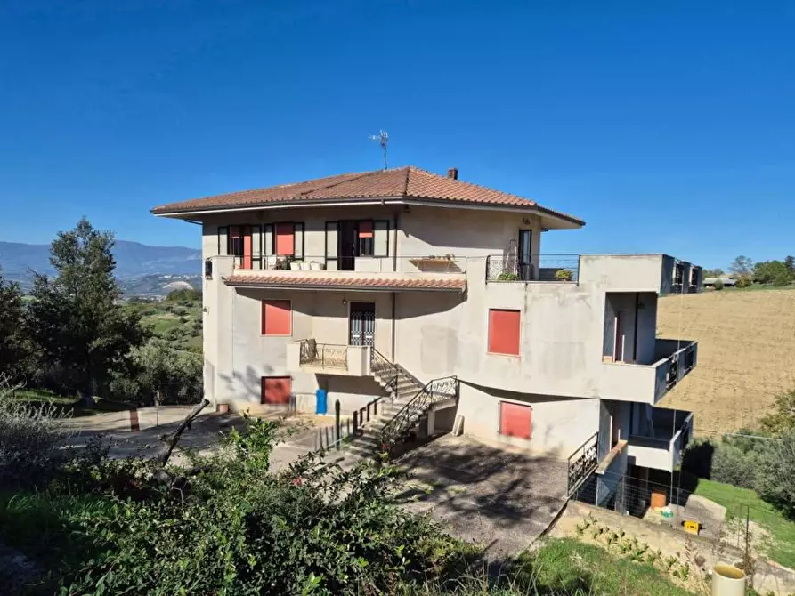 Immagine 1 di Villa in vendita  a Bucchianico
