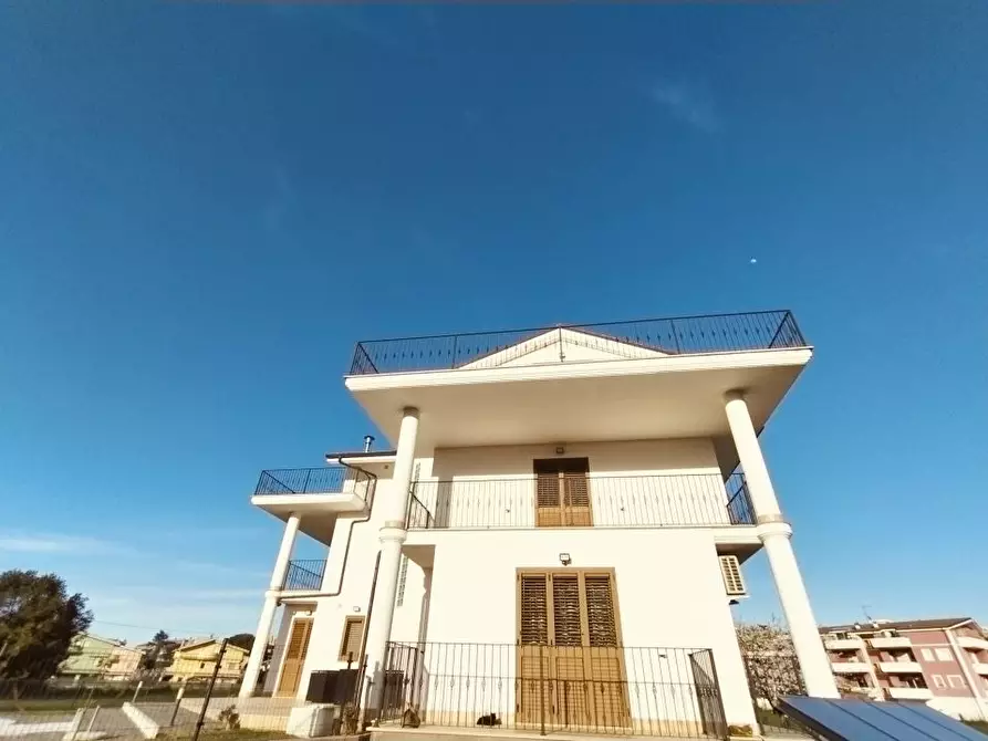 Immagine 2 di Villa in vendita  SNC a Montesilvano