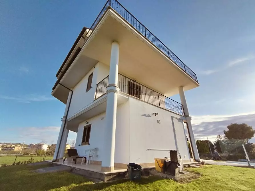 Immagine 4 di Villa in vendita  SNC a Montesilvano