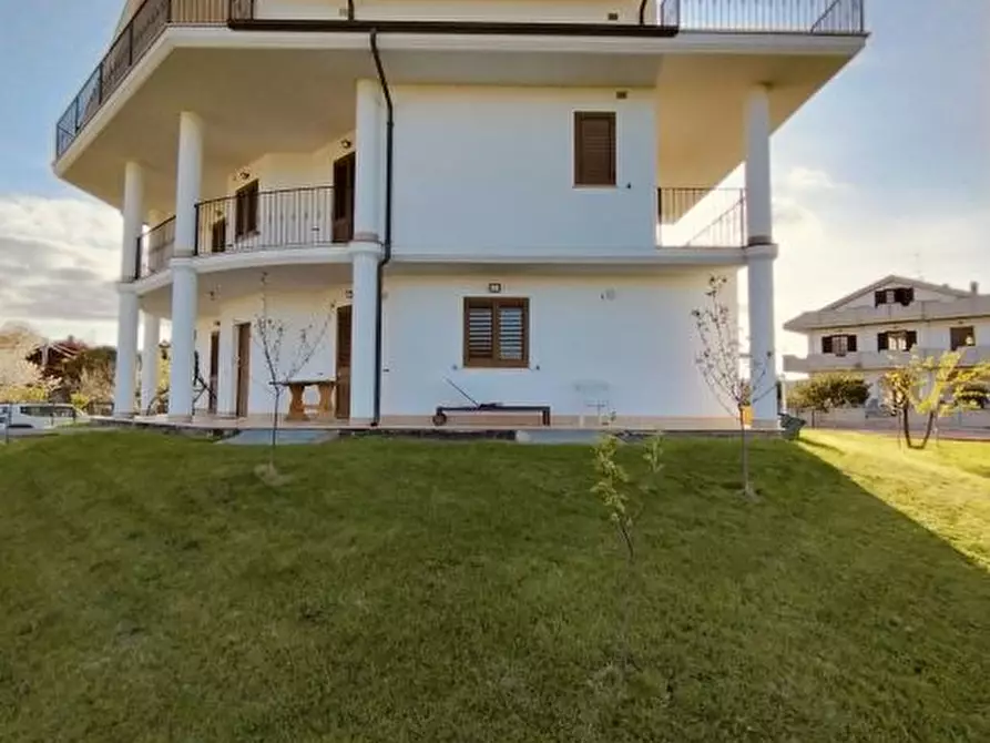 Immagine 10 di Villa in vendita  SNC a Montesilvano