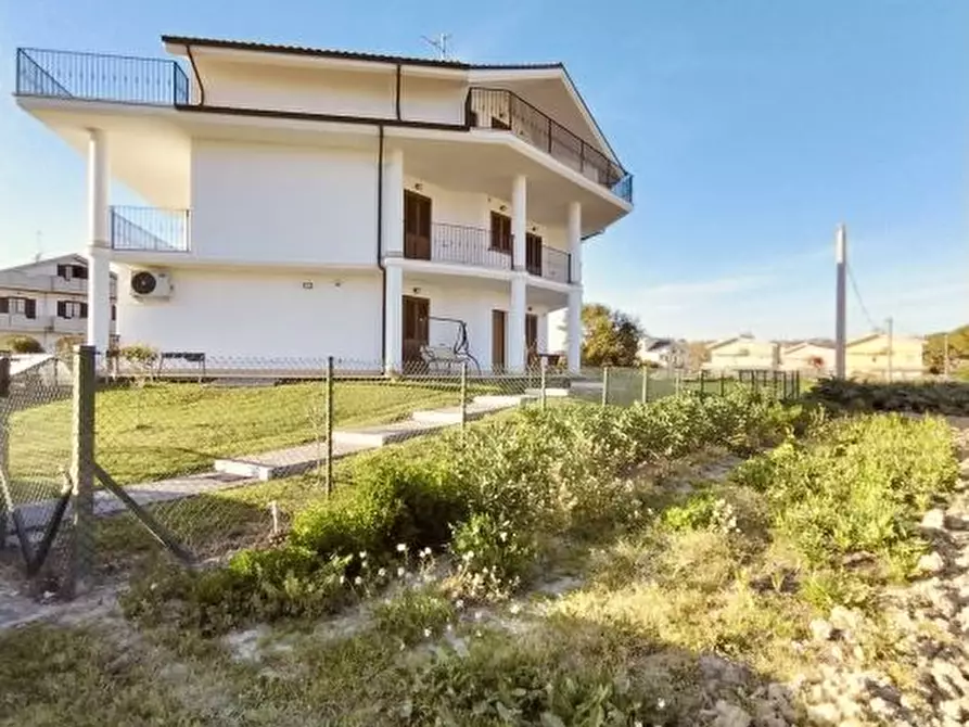 Immagine 6 di Villa in vendita  SNC a Montesilvano