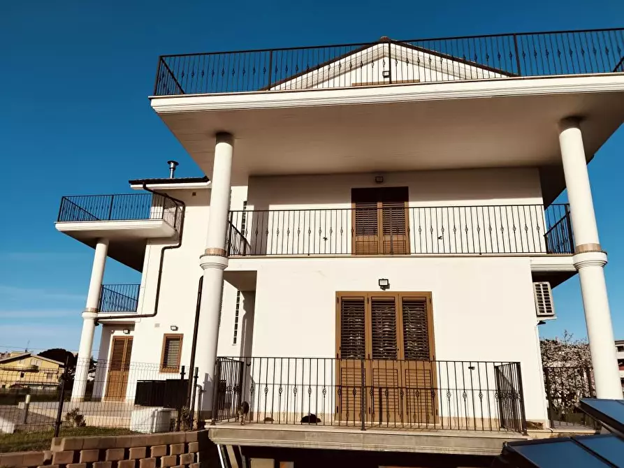 Immagine 1 di Villa in vendita  SNC a Montesilvano
