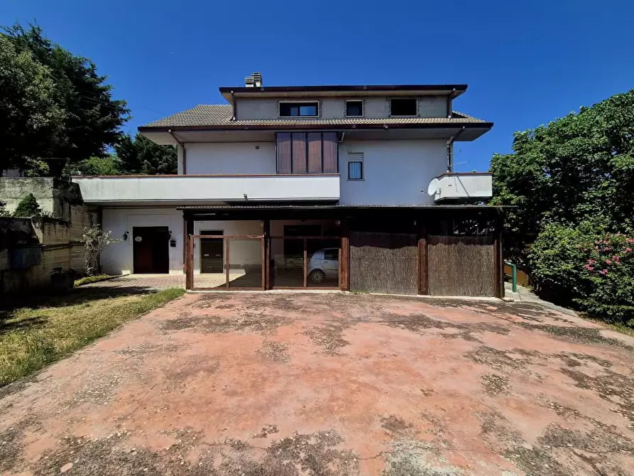 Immagine 1 di Villa in vendita  16 a Pietranico