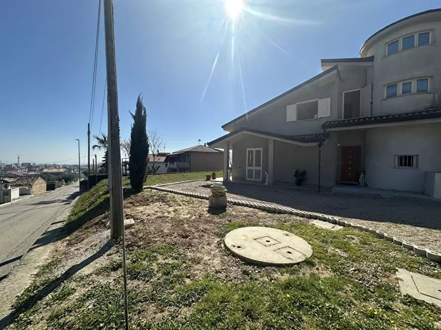 Immagine 5 di Villa in vendita  15/B a Giulianova