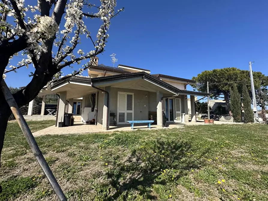 Immagine 1 di Villa in vendita  15/B a Giulianova