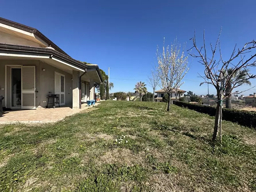 Immagine 3 di Villa in vendita  15/B a Giulianova