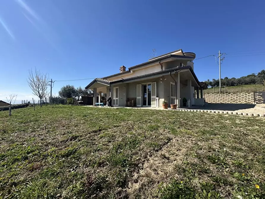 Immagine 2 di Villa in vendita  15/B a Giulianova