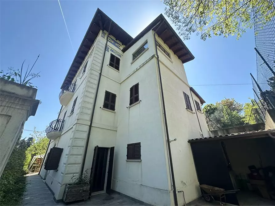 Immagine 4 di Villa in vendita  118 a Teramo