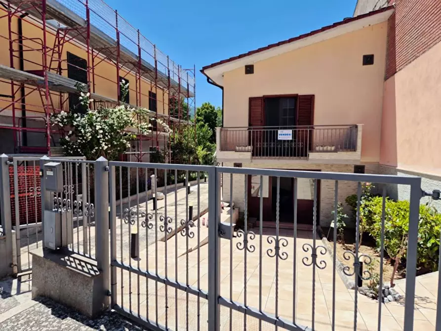 Immagine 1 di Villetta a schiera in vendita  24 a Castel Di Ieri