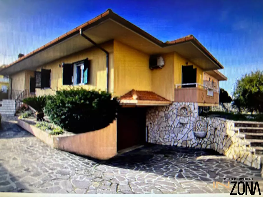 Immagine 7 di Villa in vendita  3 a Pineto